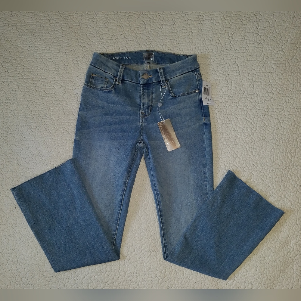 Piama NWT Women's 24 Ankle Flare Light Wash Jeans
